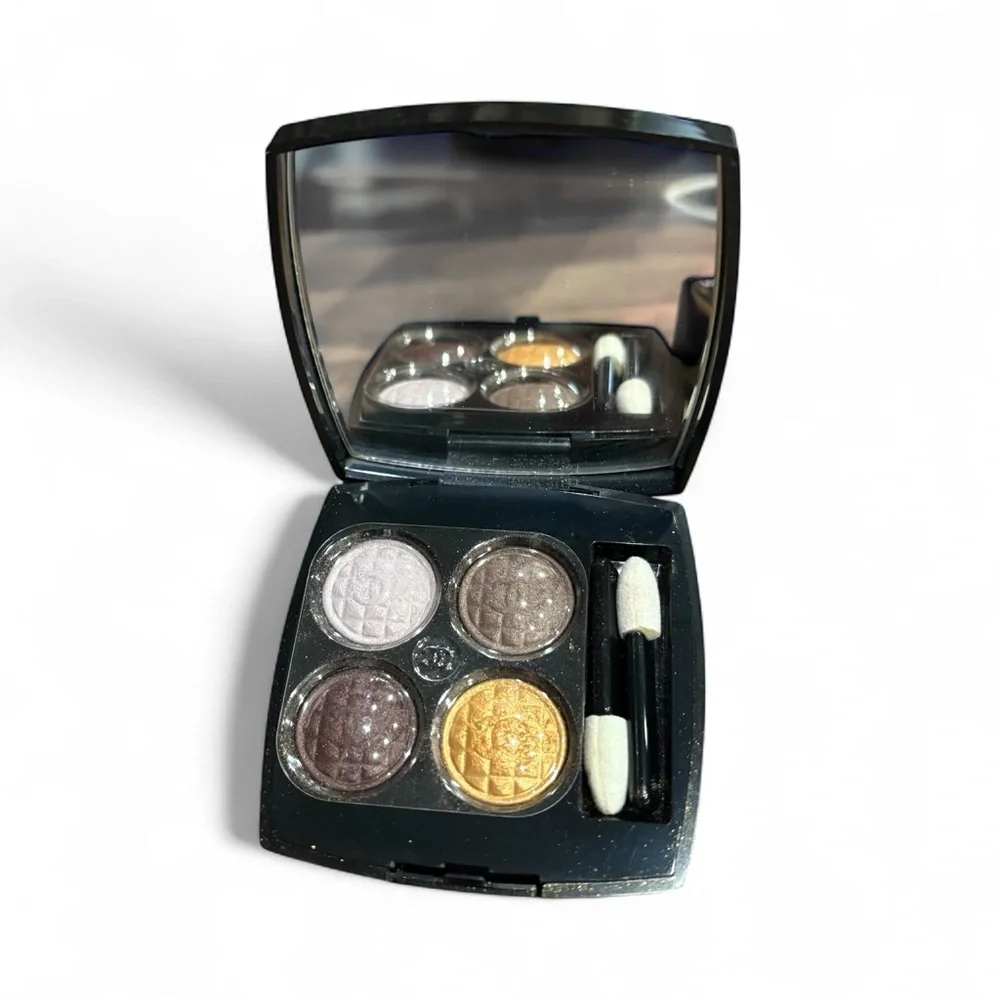 CHANEL SIGNE PARTICULIER
OMBRES QUADRA EYESHADOW - Picture 2 of 3